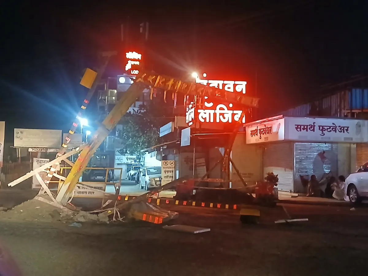 वाढे फाट्यावर बॅरिअर तोडले! सातारा–लोणंद मार्गावरील अवजड वाहतूक बंदीच्या अंमलबजावणीवर प्रश्नचिन्ह!